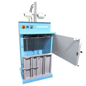 pressa per cartone TONNA E60 PLC con forza di pressatura 3 tonnellate e porta aperta